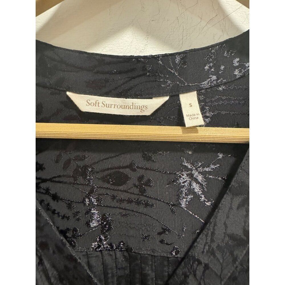 Soft Surroundings Sistine Floral Embroidery Jacquard Pintuck Shirt Black Small - Picture 2 of 8